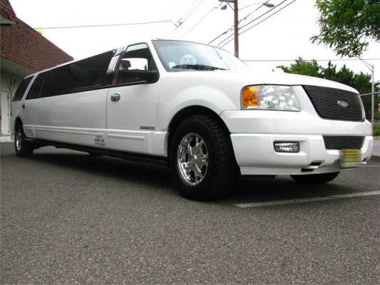 Bergen Prom Limo provides Ford Expedition White for rent